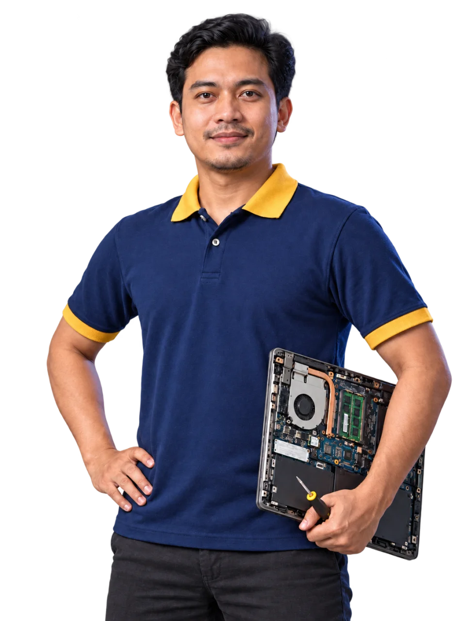 Teknisi EZPC berdiri percaya diri sambil memegang laptop yang sedang diperbaiki